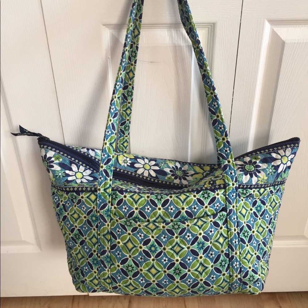 Vera Bradley duffle happy daisy miller bag